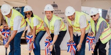 Ministro Bonilla da primer palazo para construcción sede Alcaldía de San Rafael del Yuma