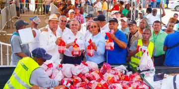 Más 50 productos y 2 combos especiales fueron vendidos en feria Navidad del Cambio en San Cristóbal