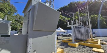 EDENORTE sustituye transformador en Sabana Iglesia