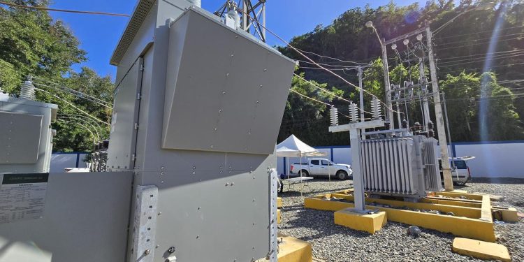 EDENORTE sustituye transformador en Sabana Iglesia