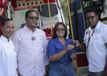 Servicios de Atención a Emergencias entrega una nueva ambulancia en Elías Piña