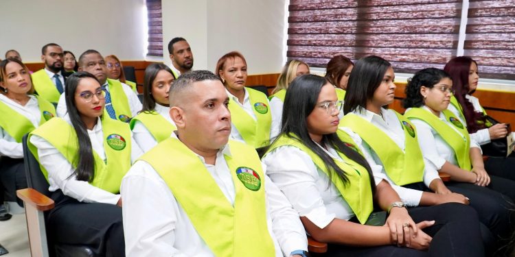 Tribunal Superior Electoral Gradúa a 73 Profesionales en Diplomado Rectificación de Actas y Cambios de Nombre