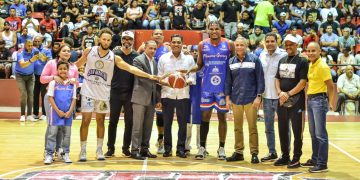 Ministro Kelvin Cruz anuncia aporte de un millón de pesos para el baloncesto de SFM