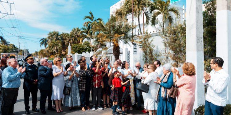 Alcaldía del Distrito Nacional develiza calle en honor a Gladys Gutiérrez