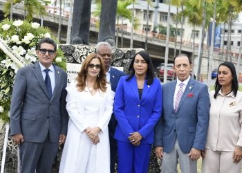 Diputada Adelis Olivares encabeza ceremonia de ofrenda floral en conmemoración del “Día del Migrante”   