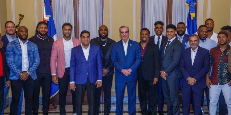 Presidente Abinader y ministro Kelvin Cruz celebran Navidad con noche de Grandes Ligas en el Palacio Nacional