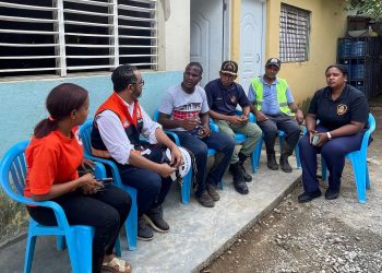 Director de la Defensa Civil supervisa búsqueda de persona desaparecida en Los Botados, Monte Plata