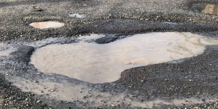 MOPC informa trabaja con CAASD para solucionar problemas de drenaje afectan asfaltado en vías GSD