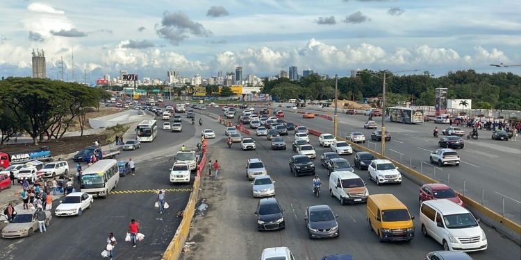MOPC informa que avanzan trabajos que harán más segura, moderna y fluida la autopista Duarte