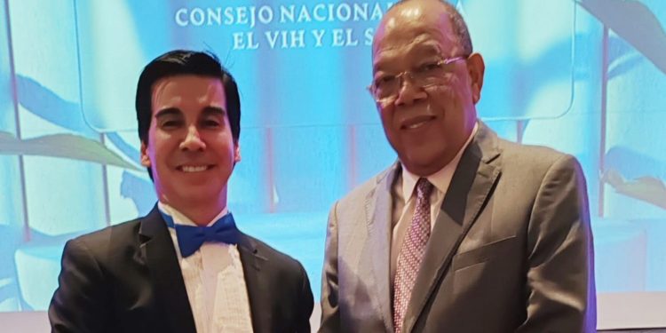 Gobierno reconoce a Manuel Meccariello como defensor de los derechos humanos de los más necesitados