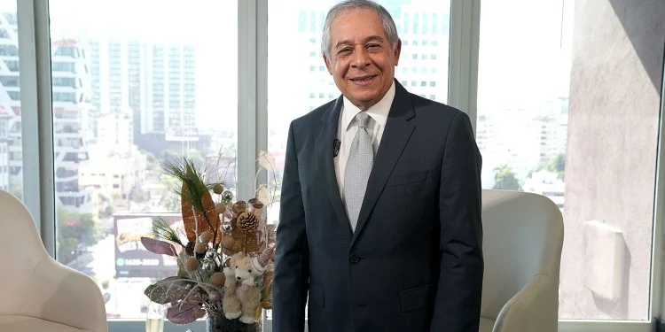Designan a Roberto Salcedo como embajador en Panamá