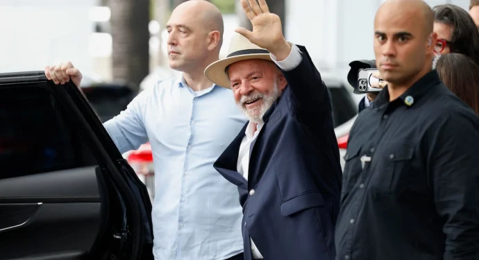Lula vuelve a trabajar y discute el trámite de medidas económicas en el Parlamento