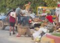 Captan a ciudadanos arrojando basura desde camioneta en Boulevard de Sabana Perdida, SDN
