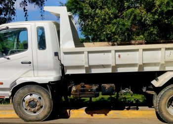 Detienen y envían la justicia a conductor de camión con 5 nacionales haitianos en Montecristi