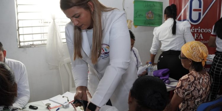 Desarrollo de la Comunidad interviene Capotillo con jornada asistencial