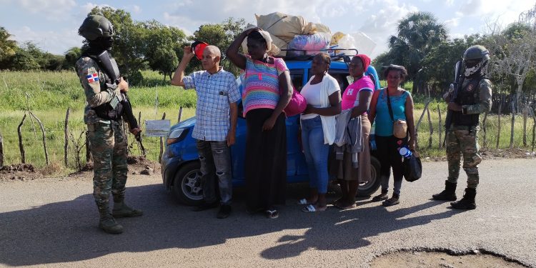 Ejército detiene migrantes haitianos indocumentados en Montecristi