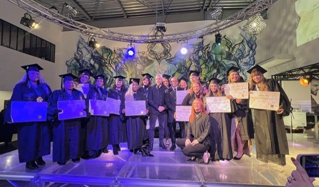 IBD Profesional y La Escuela de Belleza internacional de Raphael Perrier realizan en París primera graduación y certificación europea para profesionales de la belleza dominicana