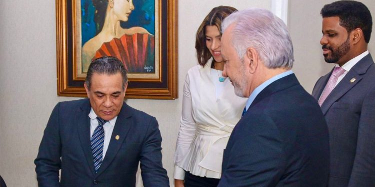 Senador Antonio Taveras y diputada Kimberly Taveras presentan proyecto de Ley de Cuidados