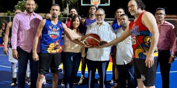 Desarrollo de la Comunidad entrega remozados parque y cancha en SDE