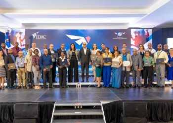 IDAC reconoce más de 300 colaboradores por su labor, fidelidad y superación personal