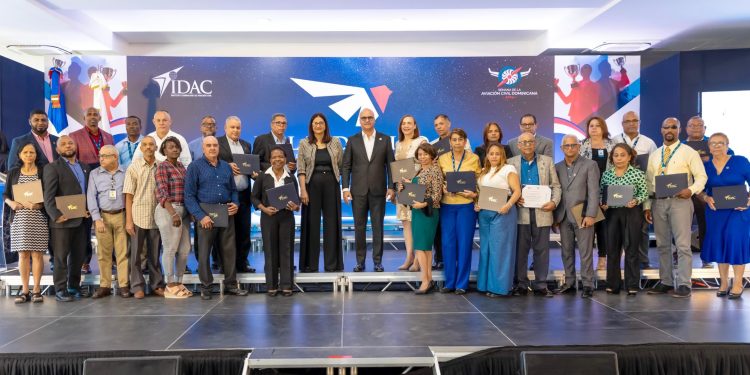 IDAC reconoce más de 300 colaboradores por su labor, fidelidad y superación personal