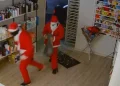 Hombres disfrazados de Santa Claus roban tienda de electrónicos en Brasil