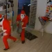 Hombres disfrazados de Santa Claus roban tienda de electrónicos en Brasil