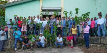 FEDA entrega  plantas de café a dos cooperativas de Santa Elena, en Barahona