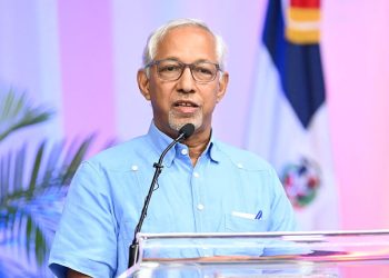 Ministro Educación valora rol de los directores de centros educativos en su día