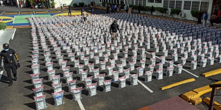 Autoridades incineran este lunes cargamento récord de 9.5 toneladas de cocaína decomisada en contenedor