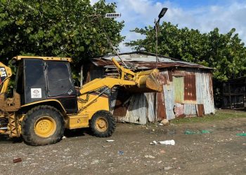 SENPA, Medio Ambiente y Armada desmantelan 13 casas y 10 enramadas en Playa los Yayales y Río Gran Estéreo en María Trinidad Sánchez