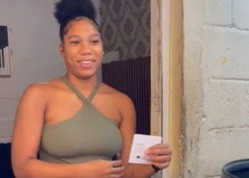 Ciudadanos reciben la Brisita Navideña en operativo casa a casa de Supérate