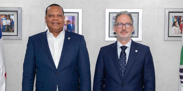 Pro Consumidor y AIRD anuncian plan de trabajo conjunto para abordaje tema botellones de agua