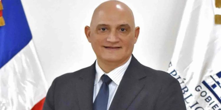 Renuncia el ministro de Economía Pavel Isa Contreras