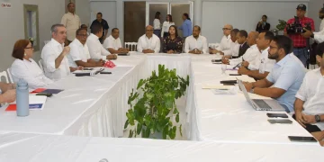 Presidente Abinader pasa revista a proyectos y obras en Barahona