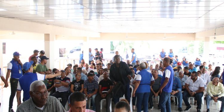 La Comisión Presidencial de Apoyo al Desarrollo Barrial (CPADB) entrega “Bonos Navideños” a hogares en situación de vulnerabilidad del Distrito Nacional a través de las juntas de vecinos