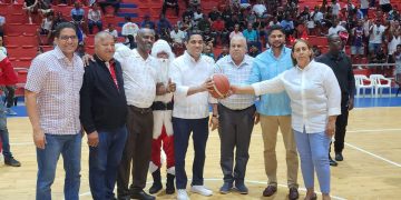 Ministro Kelvin Cruz anuncia aporte de un millón de pesos para el TBS de San Cristóbal