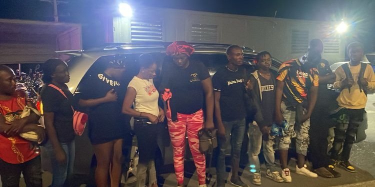 DGM detiene en tres vehículos a 26 haitianos indocumentados que ingresaron al país