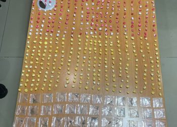 Policía desmantela dos puntos de venta de drogas y ocupa miles de porciones en La Romana