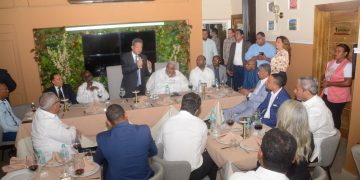 Leonel y Peña Guaba encabezan almuerzo con aliados