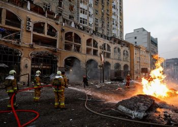 Al menos un muerto y tres heridos por un devastador ataque ruso con misiles hipersónicos contra la capital de Ucrania