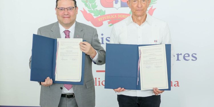 MIREX Y DGA firman acuerdo para potenciar las exportaciones y eficientizar procesos administrativos