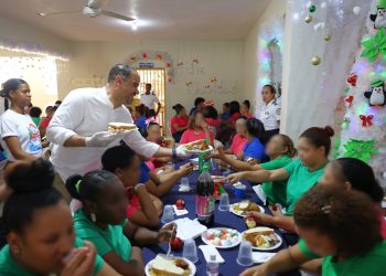 Defensor del Pueblo agasaja internas del Centro de Corrección y Rehabilitación Baní Mujeres