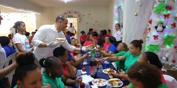 Defensor del Pueblo agasaja internas del Centro de Corrección y Rehabilitación Baní Mujeres