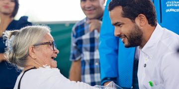 Omar Fernández entrega 12,000 kits de alimentos para familias vulnerables