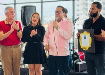 Grupo de medios Hilando Fino realiza fiesta navideña a los periodistas, comunicadores, trabajadores de la prensa e influencers de las plataformas; les regala más de 5 millones de pesos en premios