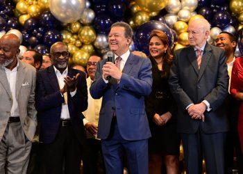 Leonel celebra su cumpleaños valorando la amistad y el respaldo de seguidores a pesar de no estar en el poder