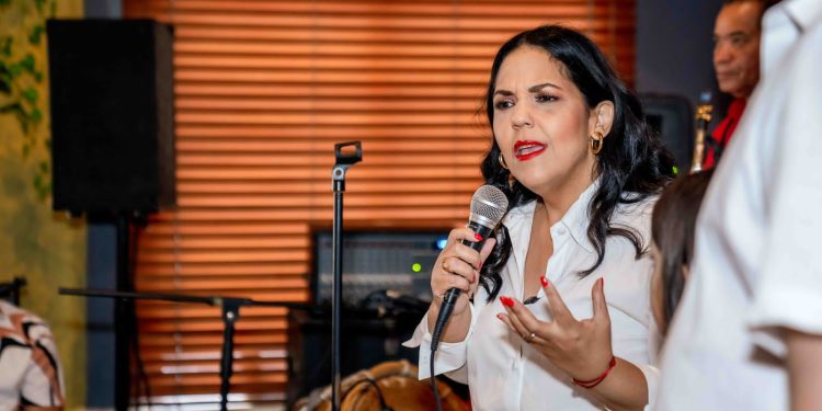 Julia Muñiz Suberví agasaja perremeistas por motivo de Navidad