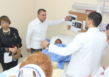 Durante feriado de Navidad, Ney Arias Lora asiste más de 400 pacientes