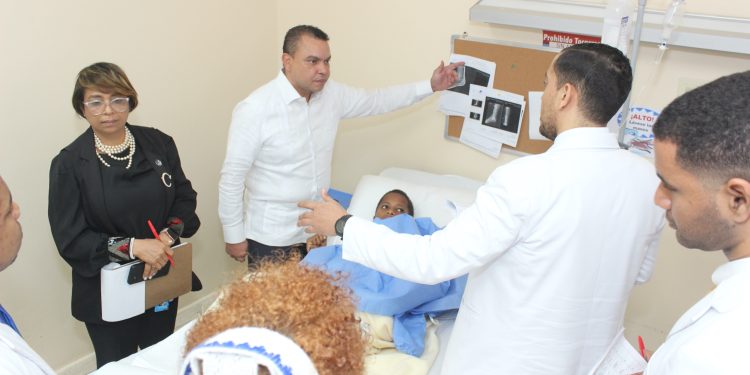 Durante feriado de Navidad, Ney Arias Lora asiste más de 400 pacientes